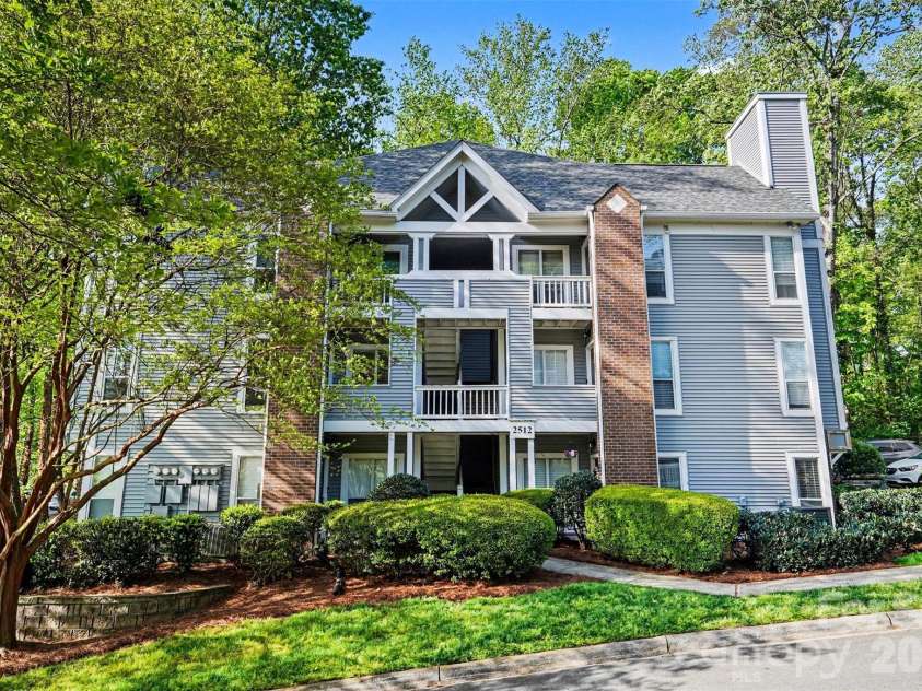 2512 Cranbrook Lane, Charlotte, NC 28207.  MLS# CAR4363956, YatesRealty ID 23172. 