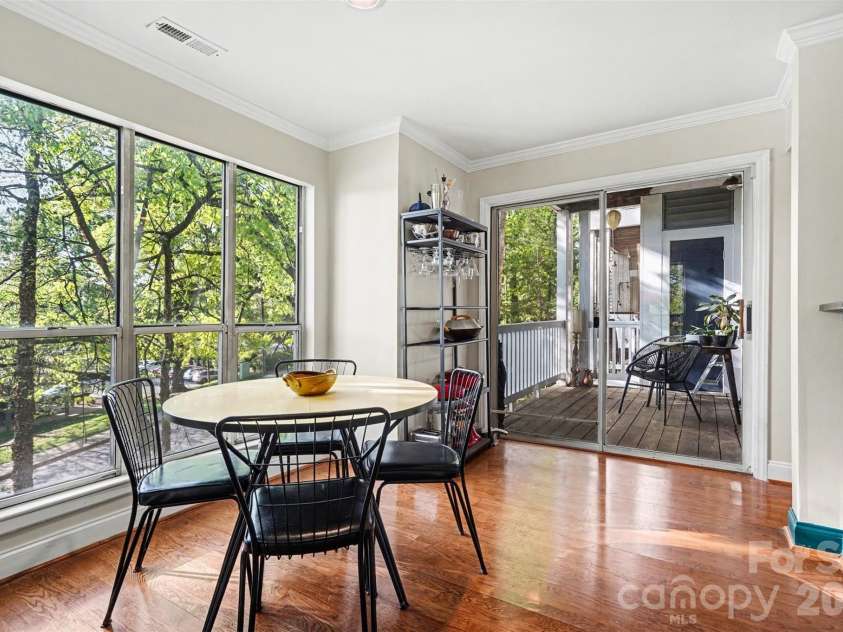 2512 Cranbrook Lane, Charlotte, NC 28207.  MLS# CAR4363956, YatesRealty ID 23172. 