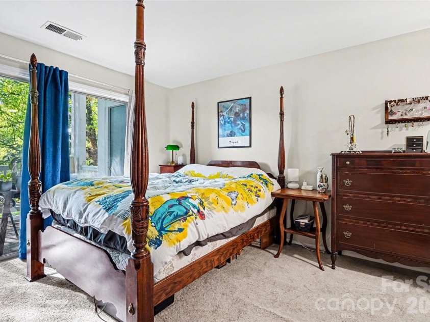 2512 Cranbrook Lane, Charlotte, NC 28207.  MLS# CAR4363956, YatesRealty ID 23172. 