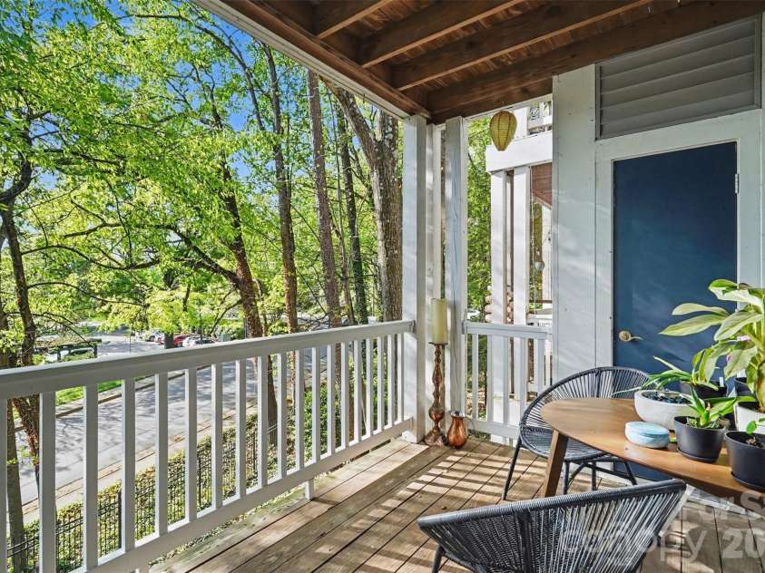 2512 Cranbrook Lane, Charlotte, NC 28207.  MLS# CAR4363956, YatesRealty ID 23172. 