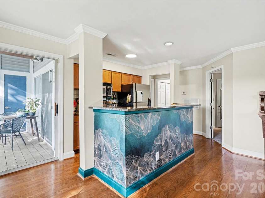 2512 Cranbrook Lane, Charlotte, NC 28207.  MLS# CAR4363956, YatesRealty ID 23172. 