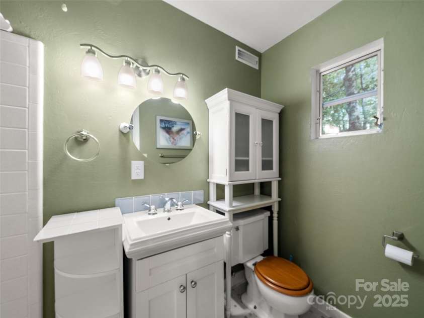 413 Rainbow Lake Drive, Brevard, NC 28712.  MLS# CAR4266354, YatesRealty ID 23172. 