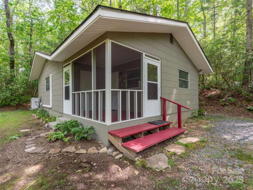 413 Rainbow Lake Drive, Brevard, NC 28712.  MLS# CAR4266354, YatesRealty ID 23172. 