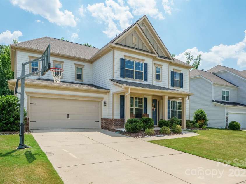 10437 Paper Birch Drive, Charlotte, NC 28215.  MLS# CAR4273974, YatesRealty ID 23173. 