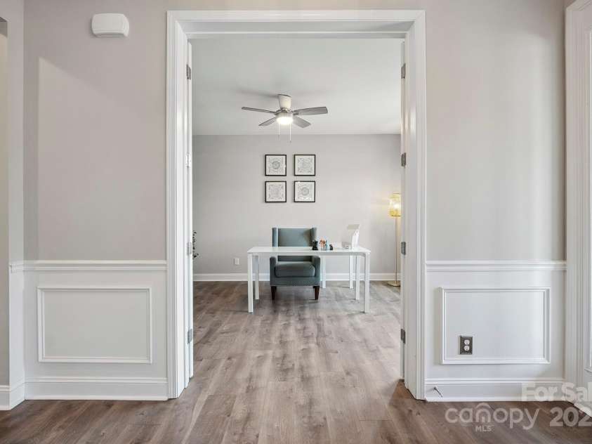 10437 Paper Birch Drive, Charlotte, NC 28215.  MLS# CAR4273974, YatesRealty ID 23173. 