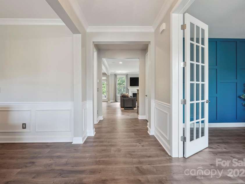 10437 Paper Birch Drive, Charlotte, NC 28215.  MLS# CAR4273974, YatesRealty ID 23173. 