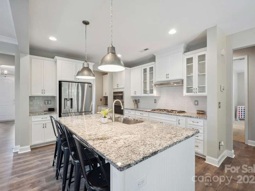 10437 Paper Birch Drive, Charlotte, NC 28215.  MLS# CAR4273974, YatesRealty ID 23173. 