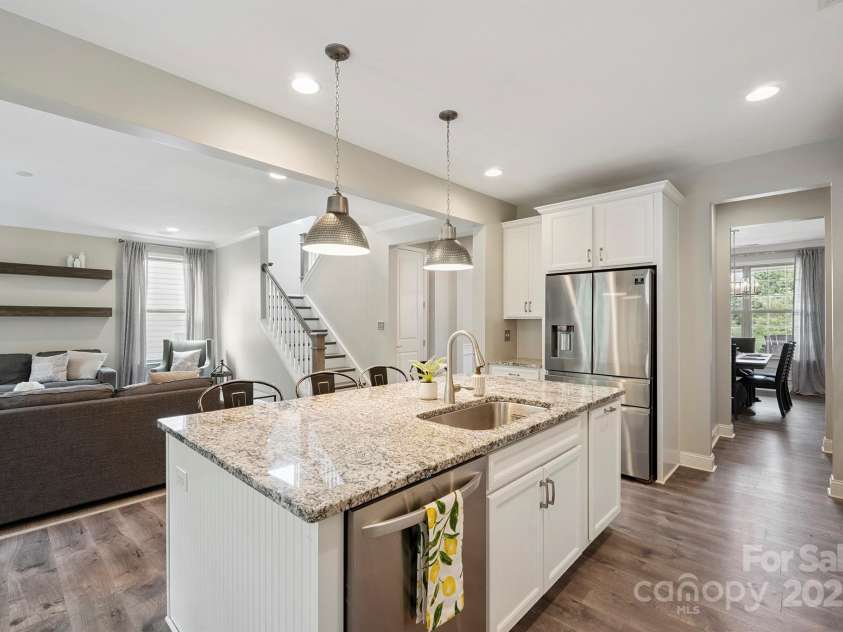 10437 Paper Birch Drive, Charlotte, NC 28215.  MLS# CAR4273974, YatesRealty ID 23173. 