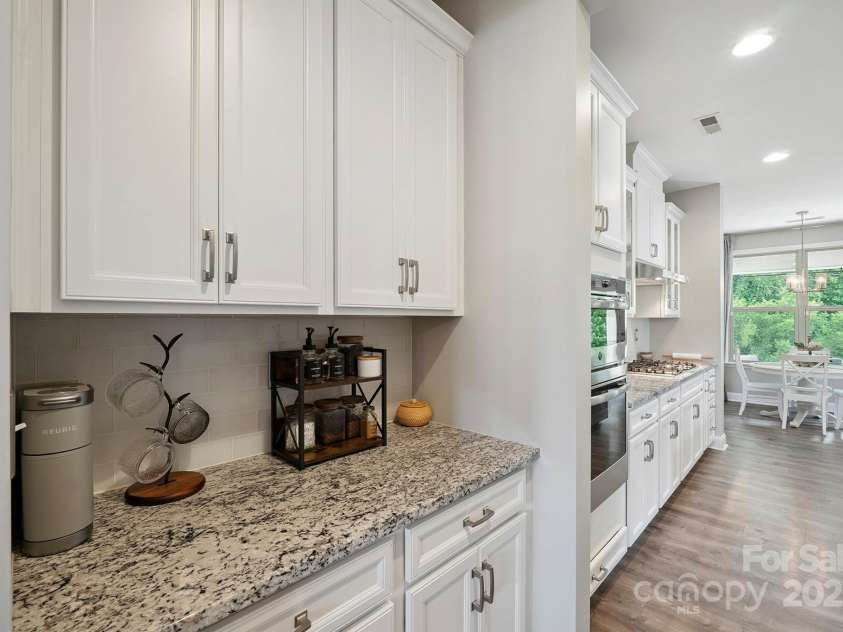 10437 Paper Birch Drive, Charlotte, NC 28215.  MLS# CAR4273974, YatesRealty ID 23173. 