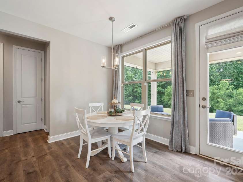 10437 Paper Birch Drive, Charlotte, NC 28215.  MLS# CAR4273974, YatesRealty ID 23173. 