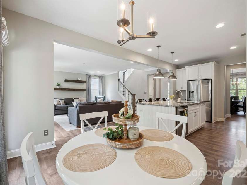 10437 Paper Birch Drive, Charlotte, NC 28215.  MLS# CAR4273974, YatesRealty ID 23173. 