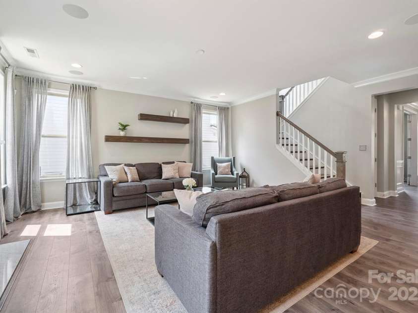 10437 Paper Birch Drive, Charlotte, NC 28215.  MLS# CAR4273974, YatesRealty ID 23173. 