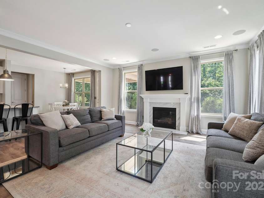 10437 Paper Birch Drive, Charlotte, NC 28215.  MLS# CAR4273974, YatesRealty ID 23173. 