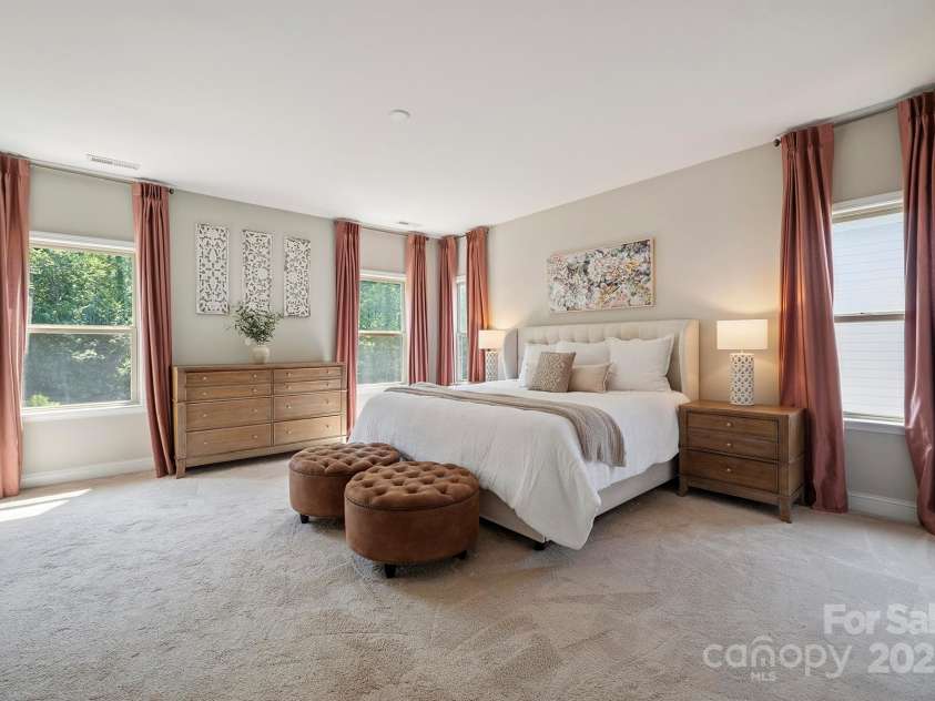 10437 Paper Birch Drive, Charlotte, NC 28215.  MLS# CAR4273974, YatesRealty ID 23173. 