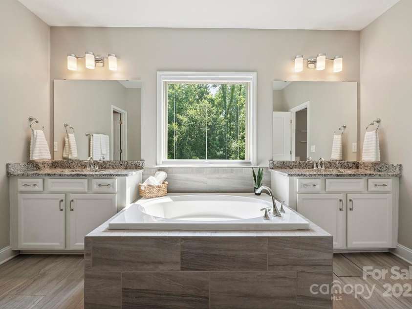 10437 Paper Birch Drive, Charlotte, NC 28215.  MLS# CAR4273974, YatesRealty ID 23173. 