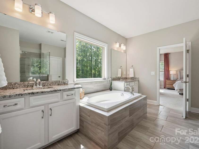 10437 Paper Birch Drive, Charlotte, NC 28215.  MLS# CAR4273974, YatesRealty ID 23173. 