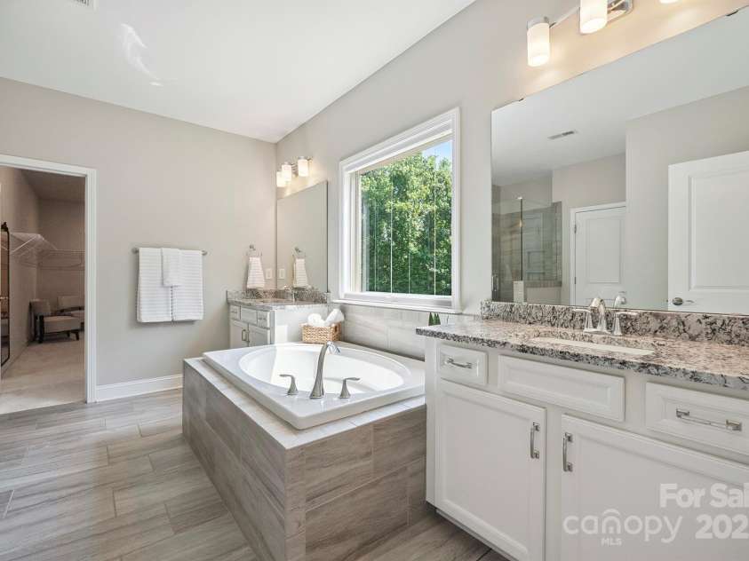 10437 Paper Birch Drive, Charlotte, NC 28215.  MLS# CAR4273974, YatesRealty ID 23173. 