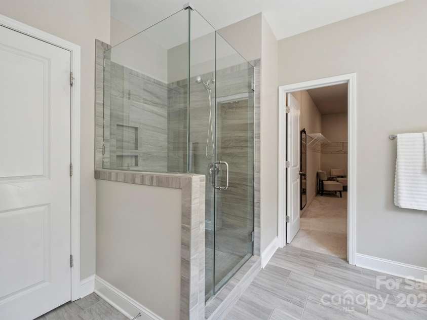 10437 Paper Birch Drive, Charlotte, NC 28215.  MLS# CAR4273974, YatesRealty ID 23173. 