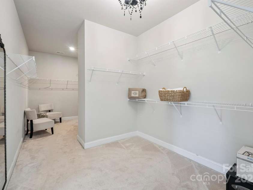 10437 Paper Birch Drive, Charlotte, NC 28215.  MLS# CAR4273974, YatesRealty ID 23173. 