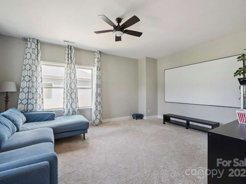 10437 Paper Birch Drive, Charlotte, NC 28215.  MLS# CAR4273974, YatesRealty ID 23173. 