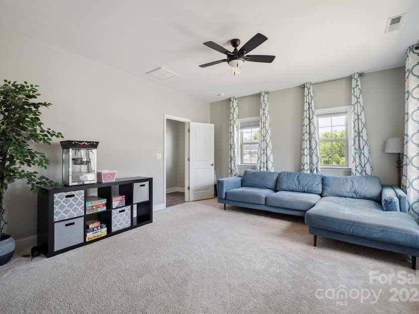 10437 Paper Birch Drive, Charlotte, NC 28215.  MLS# CAR4273974, YatesRealty ID 23173. 