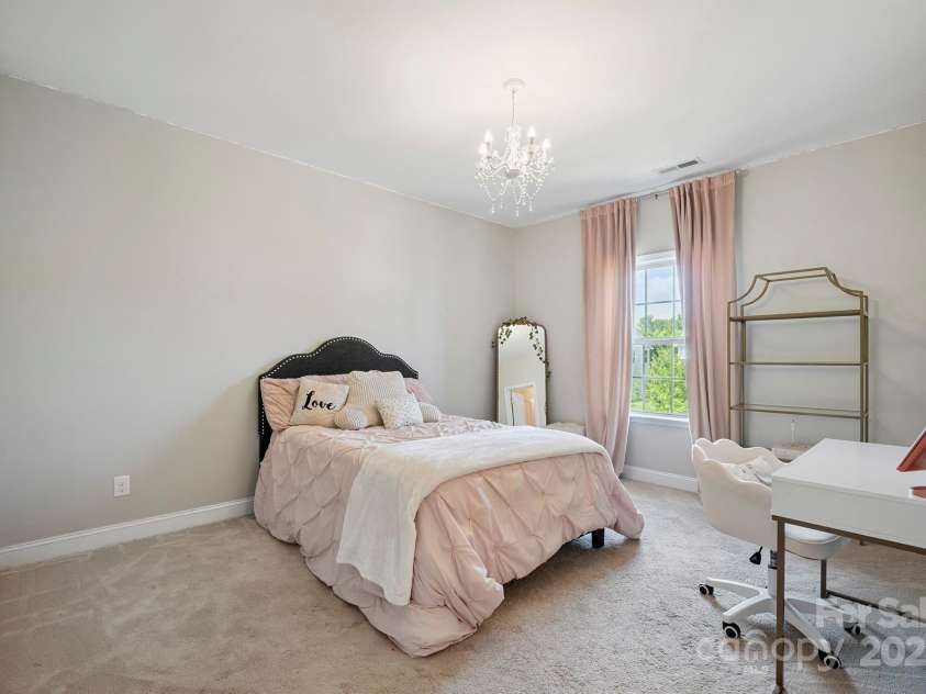 10437 Paper Birch Drive, Charlotte, NC 28215.  MLS# CAR4273974, YatesRealty ID 23173. 