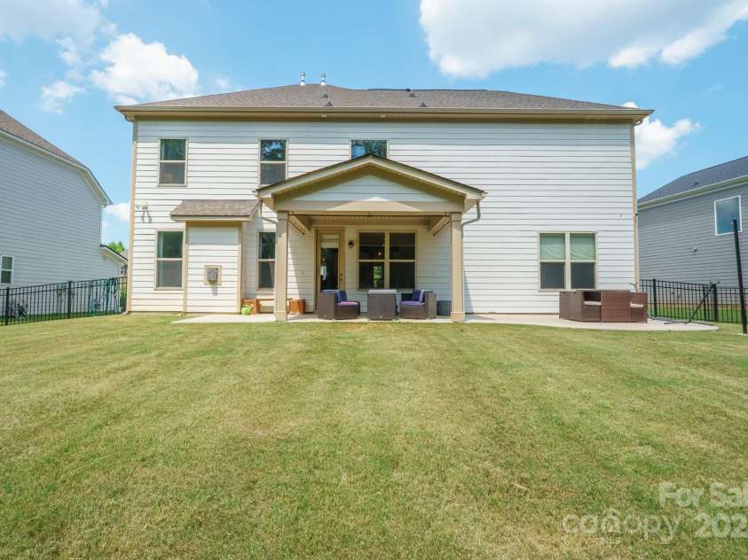 10437 Paper Birch Drive, Charlotte, NC 28215.  MLS# CAR4273974, YatesRealty ID 23173. 