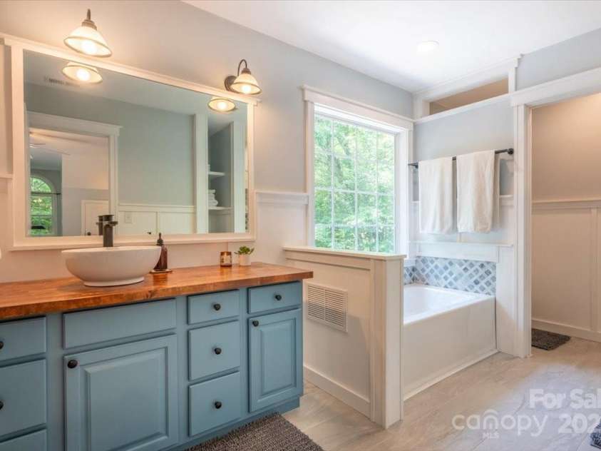 455 Lookout Drive, Pisgah Forest, NC 28768.  MLS# CAR4269478, YatesRealty ID 23174. 