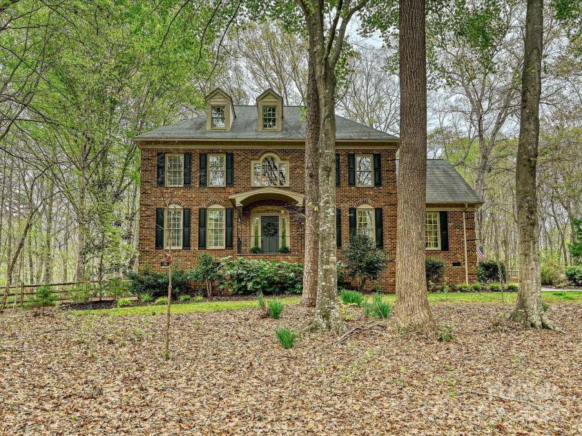 2313 Beechwood Drive, Waxhaw, NC 28173.  MLS# CAR4243300, YatesRealty ID 23175. 