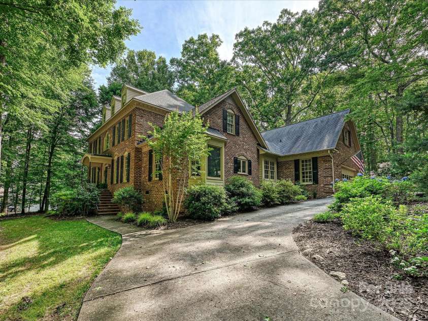 2313 Beechwood Drive, Waxhaw, NC 28173.  MLS# CAR4243300, YatesRealty ID 23175. 