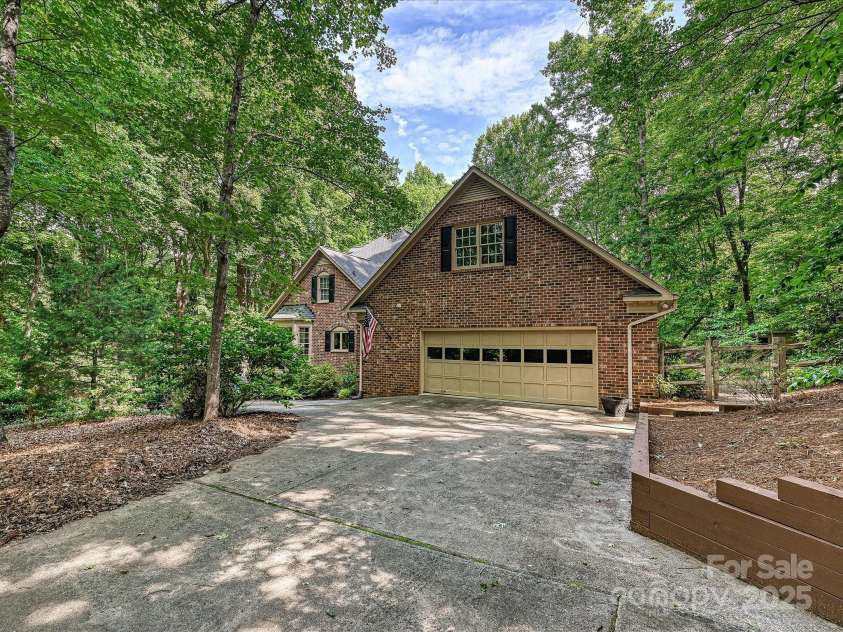 2313 Beechwood Drive, Waxhaw, NC 28173.  MLS# CAR4243300, YatesRealty ID 23175. 