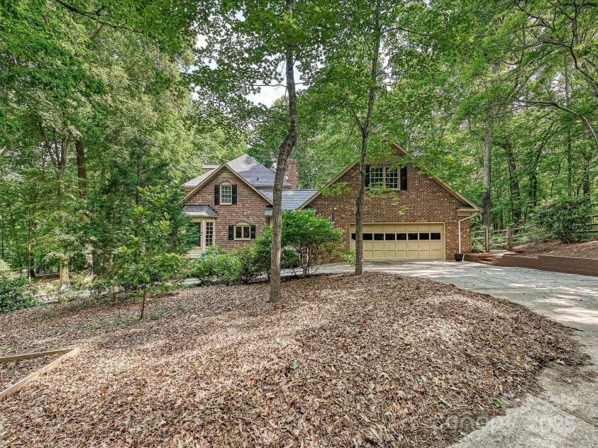 2313 Beechwood Drive, Waxhaw, NC 28173.  MLS# CAR4243300, YatesRealty ID 23175. 