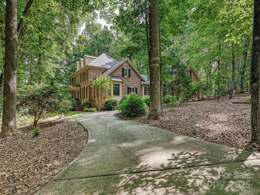 2313 Beechwood Drive, Waxhaw, NC 28173.  MLS# CAR4243300, YatesRealty ID 23175. 