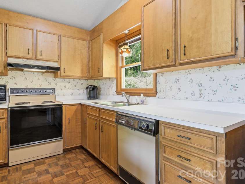 169 Sleepy Hollow Lane, Canton, NC 28716.  MLS# CAR4372033, YatesRealty ID 23176. 