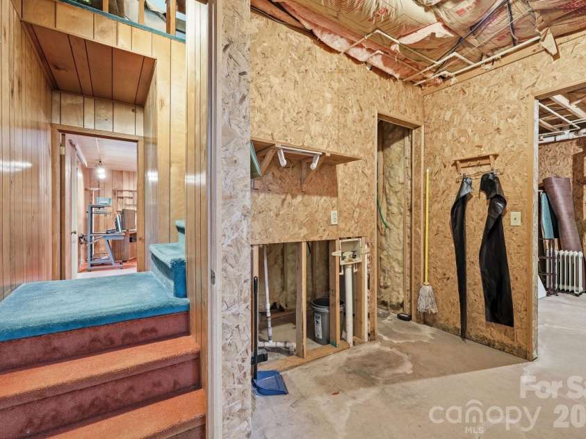 169 Sleepy Hollow Lane, Canton, NC 28716.  MLS# CAR4372033, YatesRealty ID 23176. 