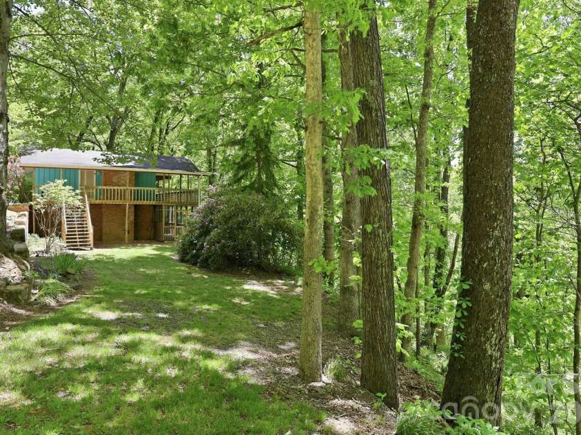 169 Sleepy Hollow Lane, Canton, NC 28716.  MLS# CAR4372033, YatesRealty ID 23176. 