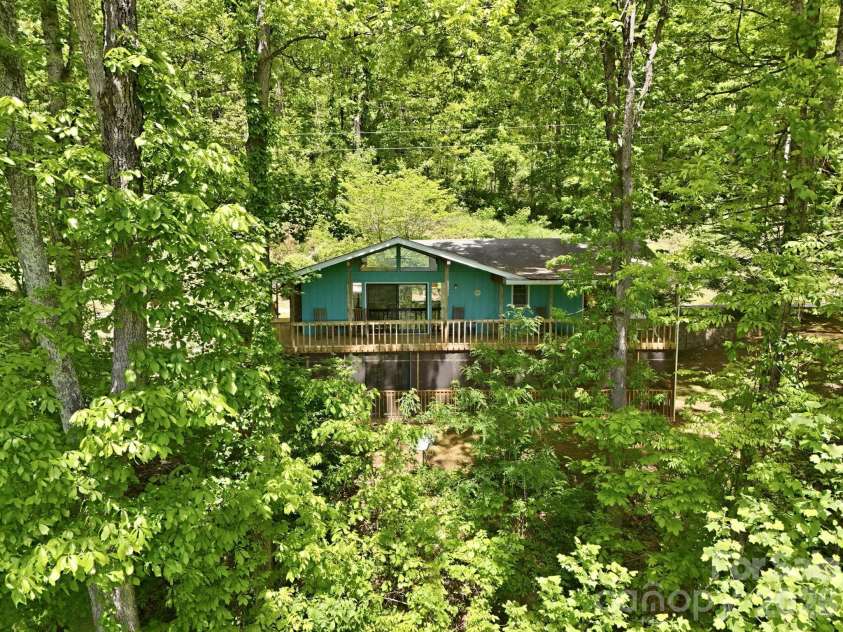 169 Sleepy Hollow Lane, Canton, NC 28716.  MLS# CAR4372033, YatesRealty ID 23176. 