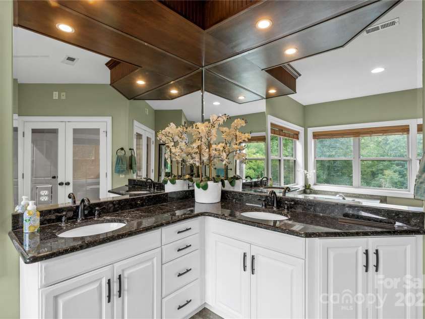 200 Lake Club Drive, Nebo, NC 28761.  MLS# CAR4272912, YatesRealty ID 23176. 