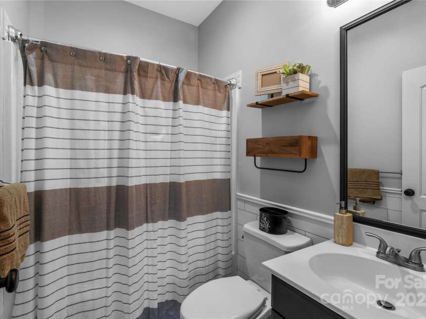 200 Lake Club Drive, Nebo, NC 28761.  MLS# CAR4272912, YatesRealty ID 23176. 