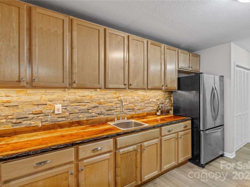 200 Lake Club Drive, Nebo, NC 28761.  MLS# CAR4272912, YatesRealty ID 23176. 