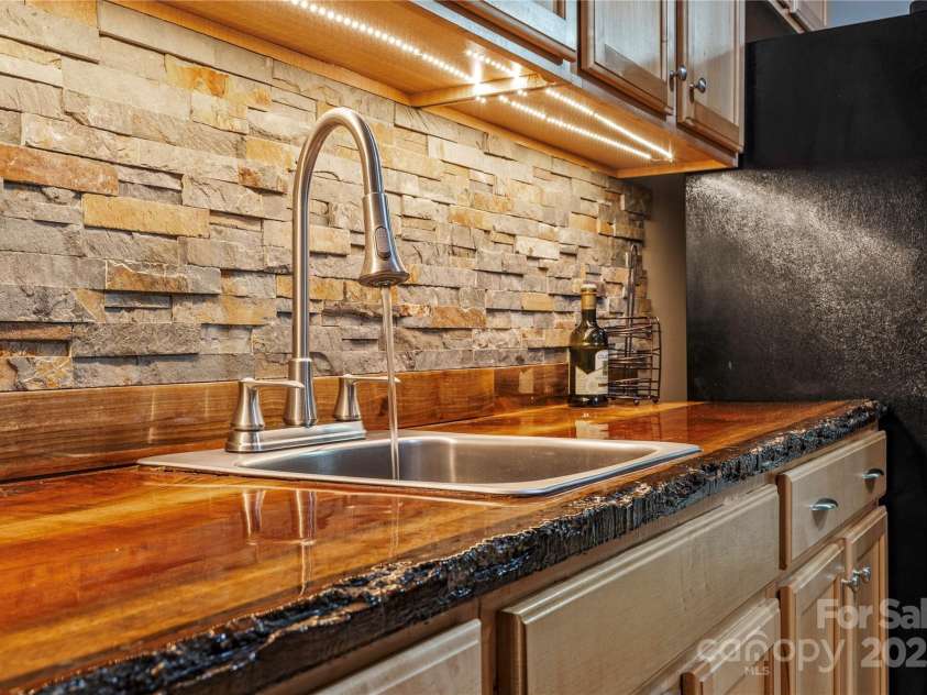 200 Lake Club Drive, Nebo, NC 28761.  MLS# CAR4272912, YatesRealty ID 23176. 