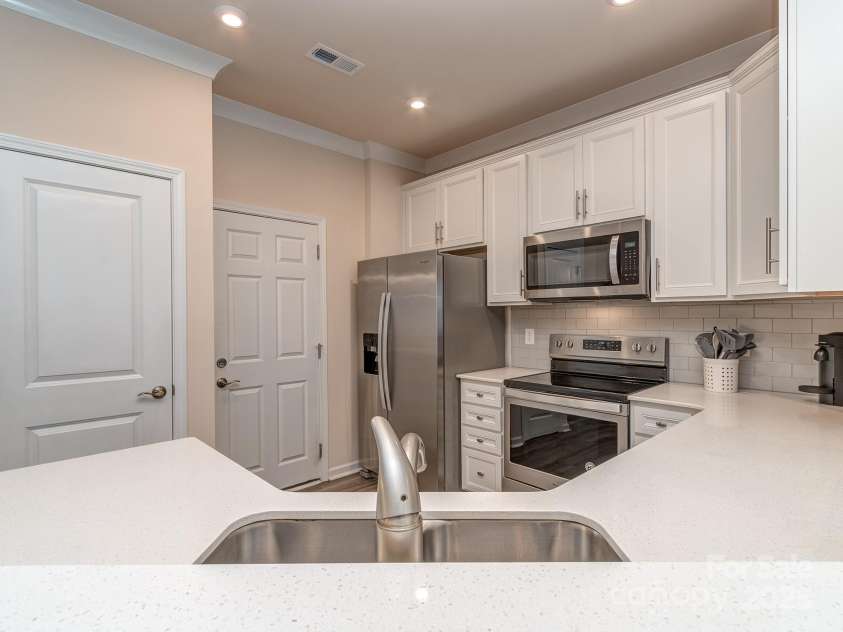 739 Elders Story Road, Fort Mill, SC 29708.  MLS# CAR4271442, YatesRealty ID 23178. Kitchen