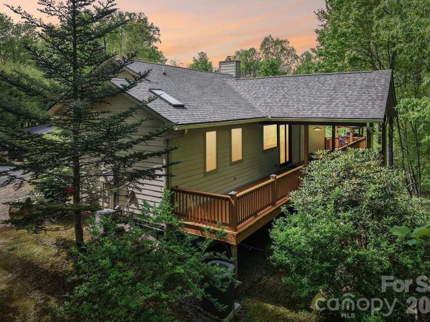 519 Susanna Cove Road, Mars Hill, NC 28754.  MLS# CAR4368251, YatesRealty ID 23179. Private Attractive Setting