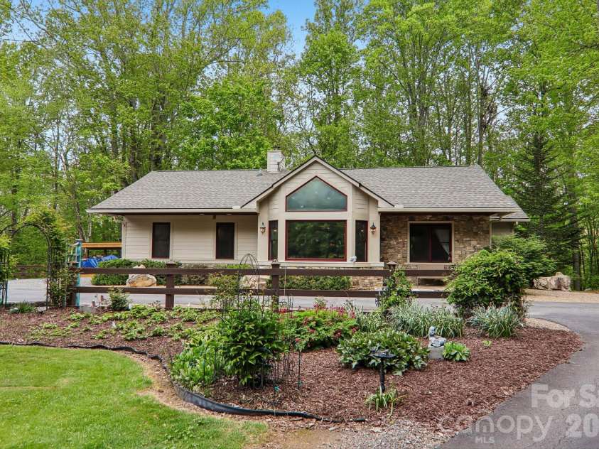 519 Susanna Cove Road, Mars Hill, NC 28754.  MLS# CAR4368251, YatesRealty ID 23179. Private Attractive Setting