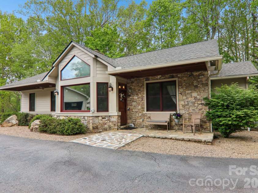 519 Susanna Cove Road, Mars Hill, NC 28754.  MLS# CAR4368251, YatesRealty ID 23179. Private Attractive Setting