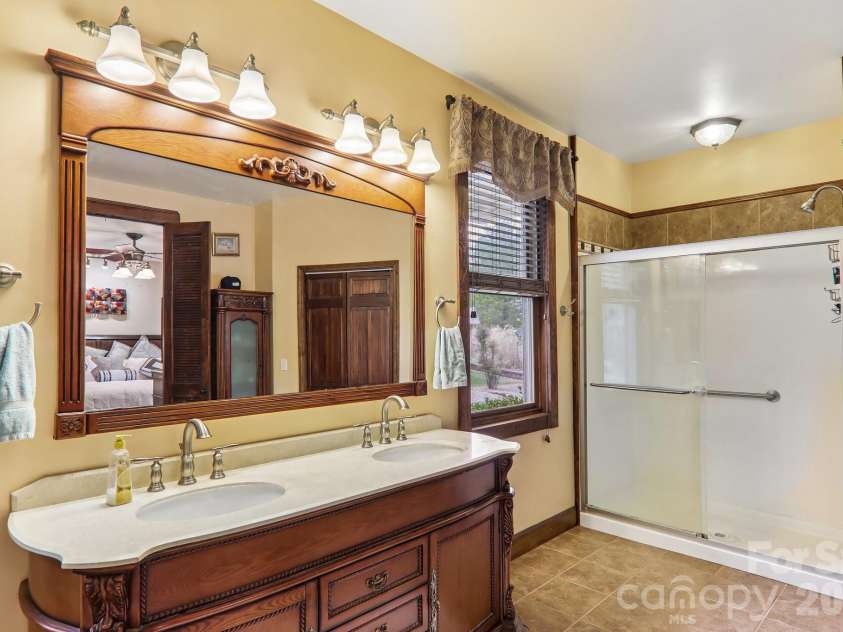 519 Susanna Cove Road, Mars Hill, NC 28754.  MLS# CAR4368251, YatesRealty ID 23179. Separate Shower