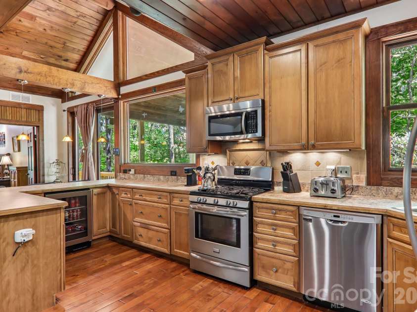 519 Susanna Cove Road, Mars Hill, NC 28754.  MLS# CAR4368251, YatesRealty ID 23179. Well Appointed Kitchen