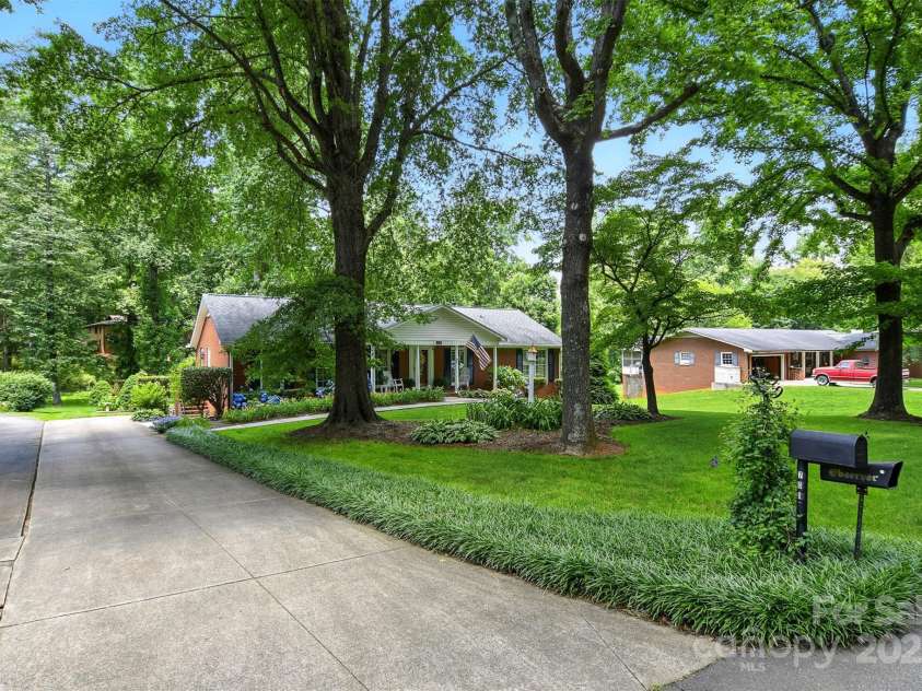 701 4th Avenue, Conover, NC 28613.  MLS# CAR4275463, YatesRealty ID 23179. 