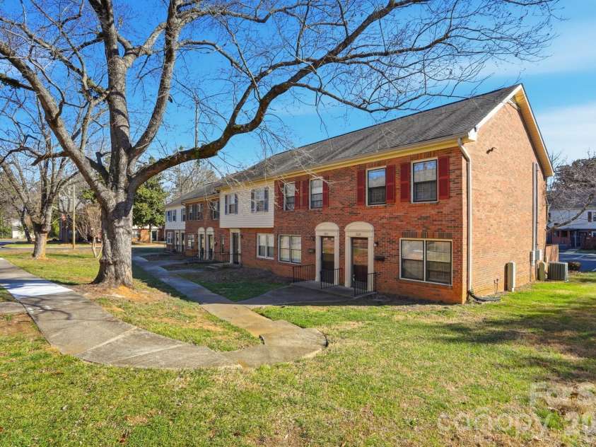 4748 Old Lantern Way, Charlotte, NC 28212.  MLS# CAR4337222, YatesRealty ID 2318. 