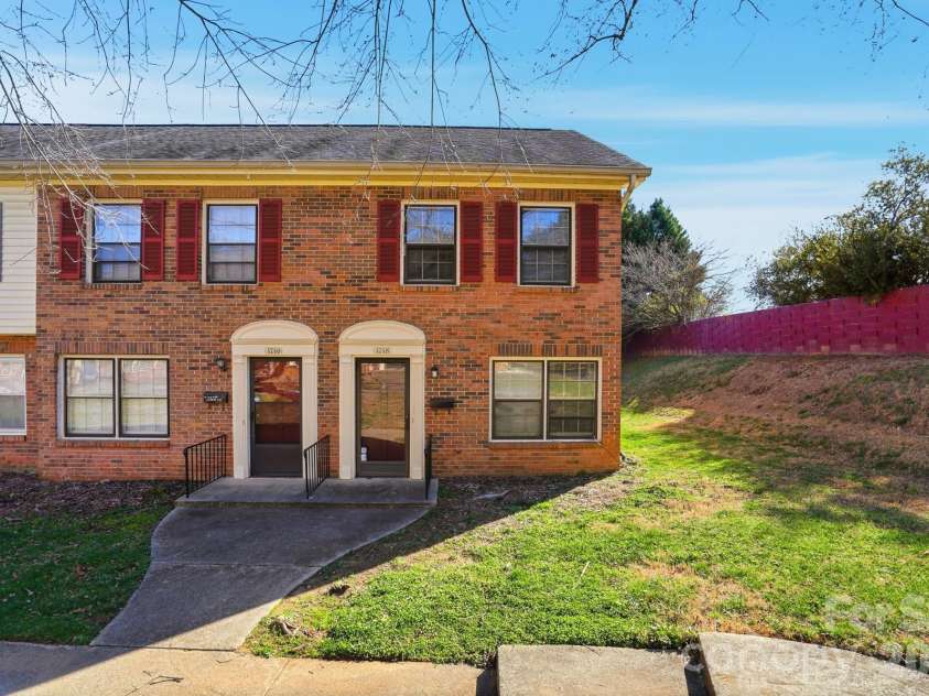 4748 Old Lantern Way, Charlotte, NC 28212.  MLS# CAR4337222, YatesRealty ID 2318. 